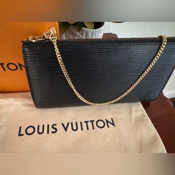 EUC Louis Vuitton LV Pochette Accessory Pouch Handbag with COA, box and dust bag - Picture 1 of 13
